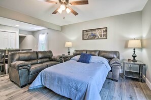 Interior - Chic Townhome ~ 6 Mi to Talking Rocks Cavern! (Kimberling City)