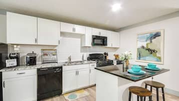 Apartment (0 Bedroom) | Interior