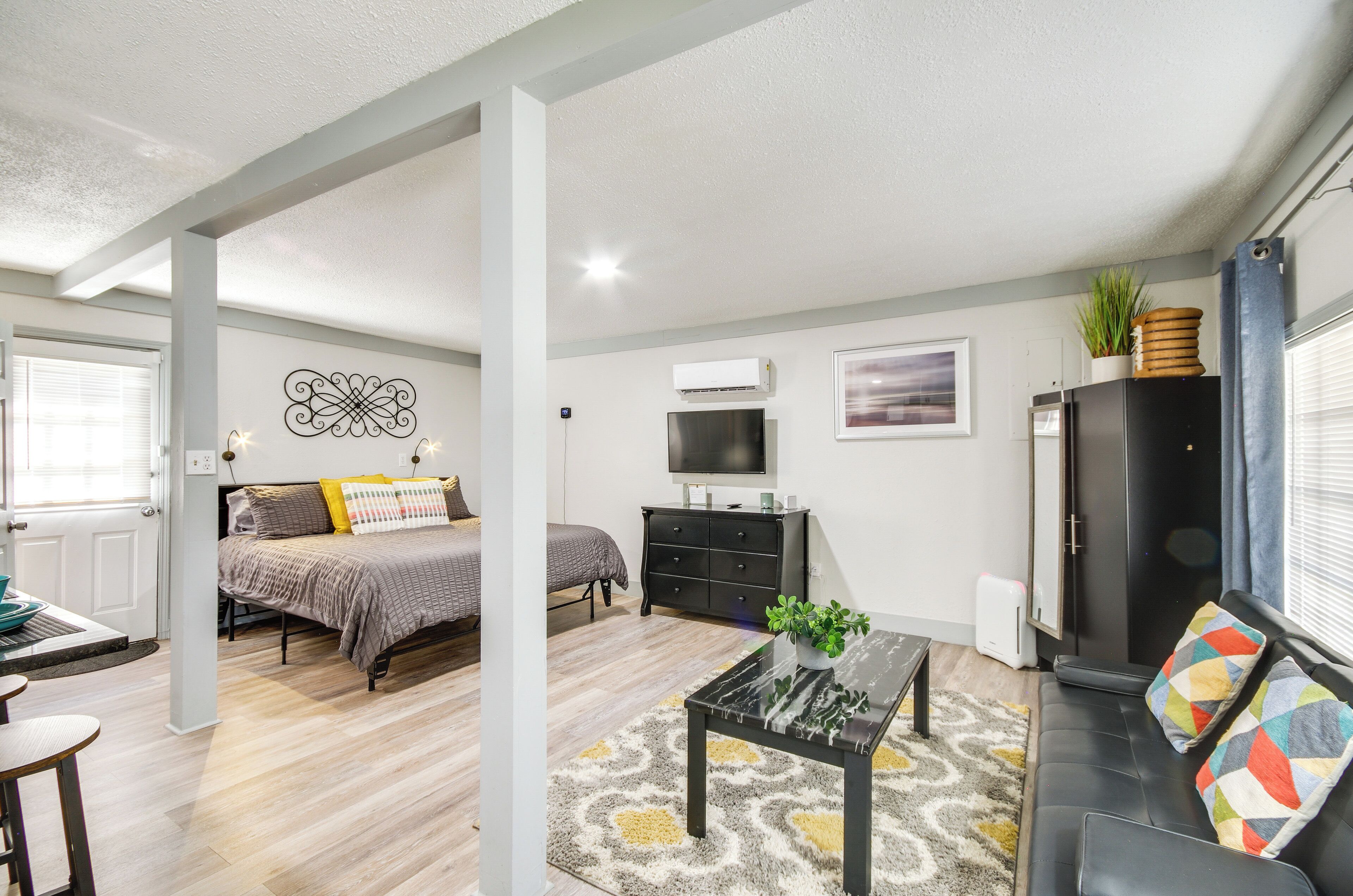 Apartment (0 Bedroom) | Iron/ironing board, bed sheets