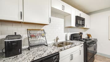 Apartment (0 Bedroom) | Interior