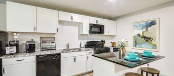 Greenwood Studio Cottage < 1 Mi to Downtown!