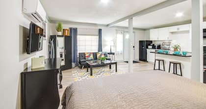 Greenwood Studio Cottage < 1 Mi to Downtown!