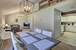 Apartment (1 Bedroom) | Interior - Chic Resort Condo ~ 1 Mi to Attitash Mountain! (Bartlett)