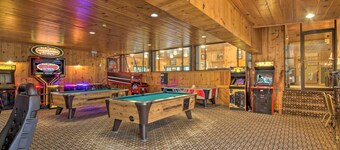 Chic Resort Condo ~ 1 Mi to Attitash Mountain!