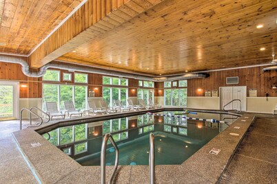 Chic Resort Condo ~ 1 Mi to Attitash Mountain!