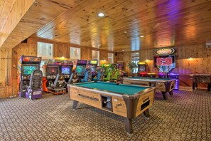 Apartment (1 Bedroom) | Interior - Chic Resort Condo ~ 1 Mi to Attitash Mountain! (Bartlett)