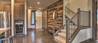 Luxury Suncadia Resort Retreat w/ Private Hot Tub!