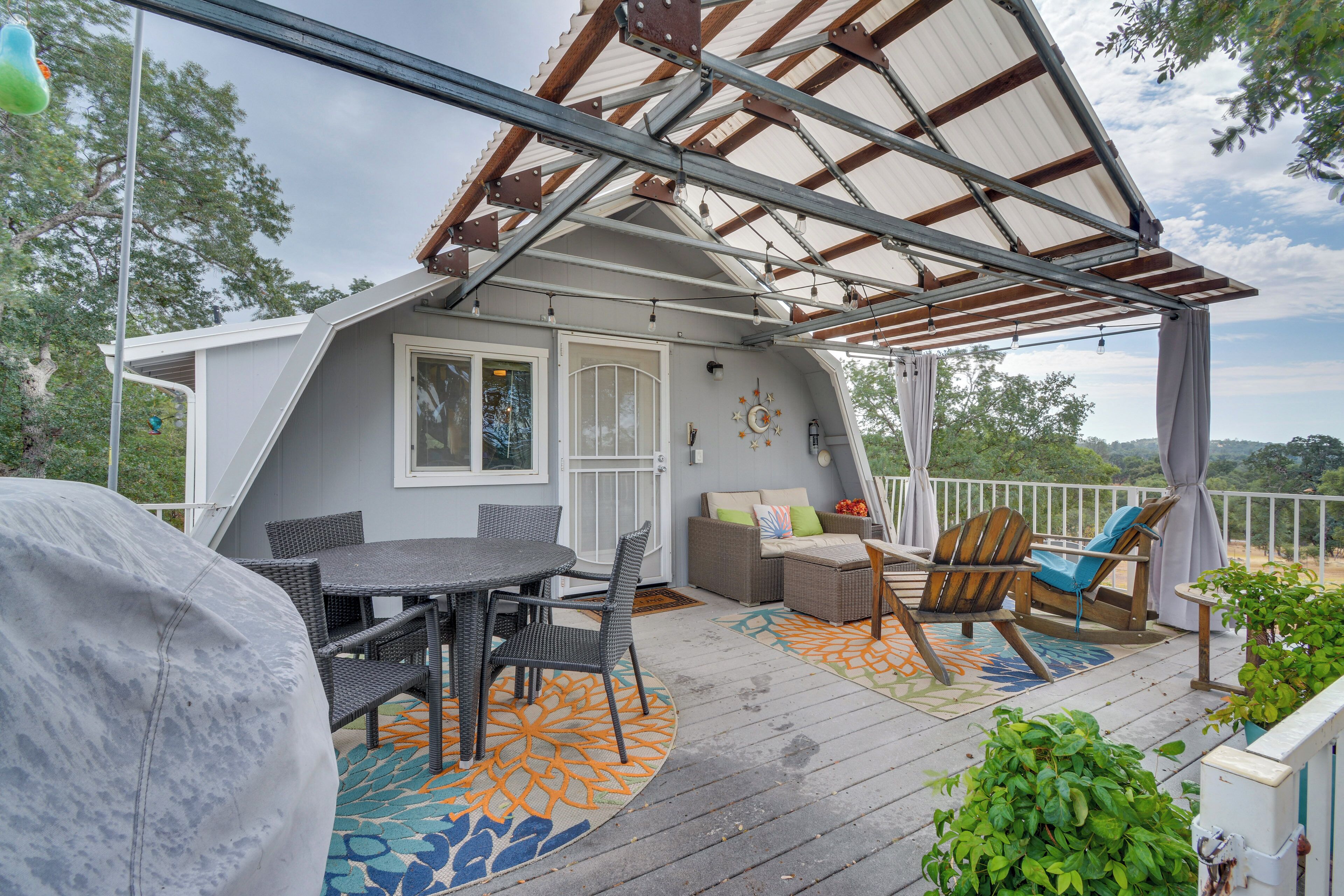 Mariposa Home W/furnished Patio & Sierra Mtn Views