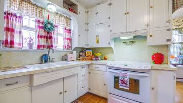 ุงูู
ูุดุฃุฉ ู
ู ุงูุฏุงุฎู