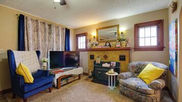 House (4 Bedrooms) | Living area | Fireplace