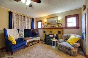 House (4 Bedrooms) | Living area | Fireplace