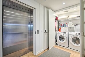 Apartment (3 Bedrooms) | Interior - Chic Coronado Retreat w/ Patio & 4 Cruiser Bikes! (Coronado)