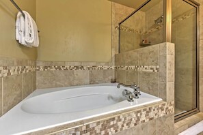 Apartment (3 Bedrooms) | Bathroom