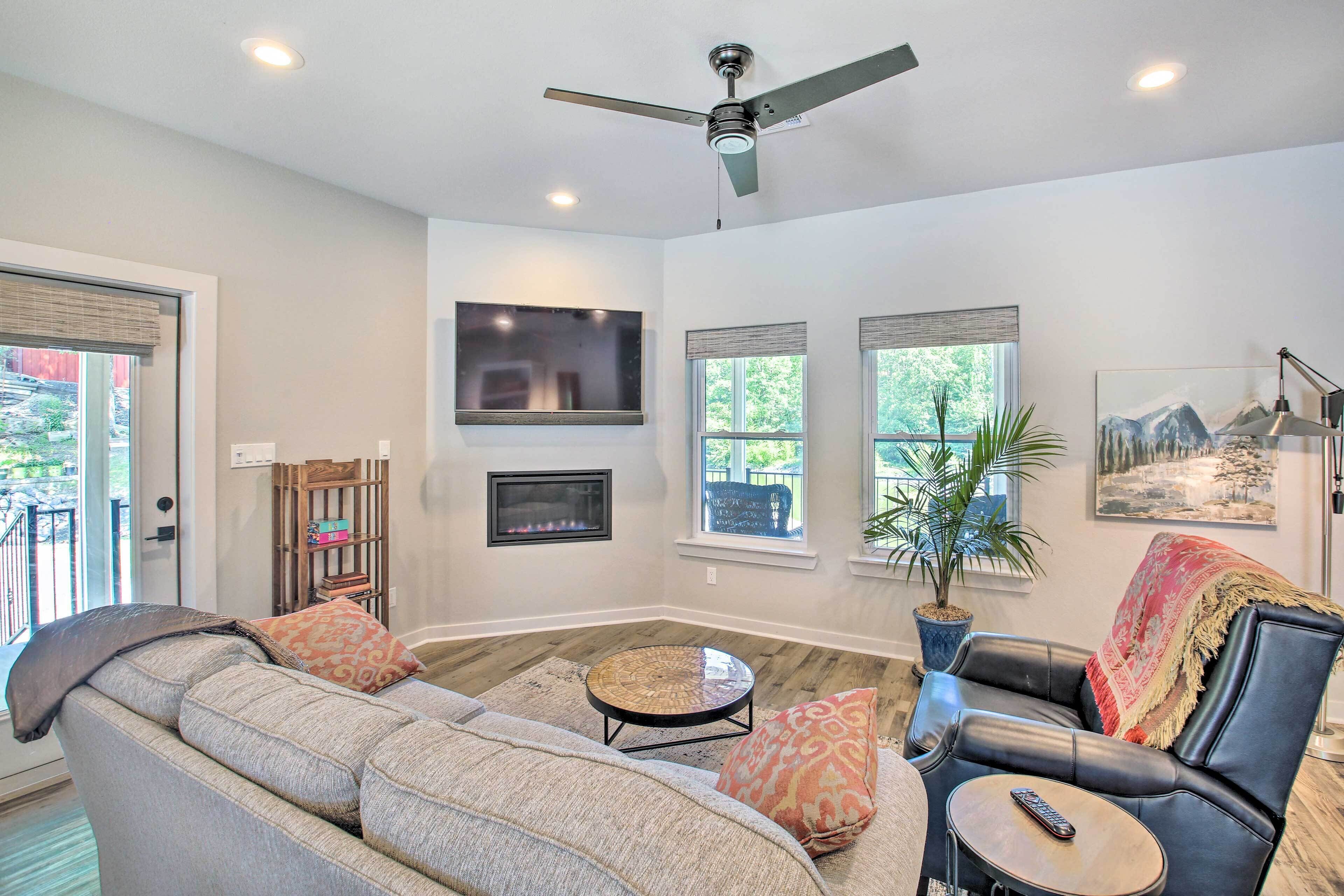 Lakefront Hot Springs Retreat w/ Deck & Grill