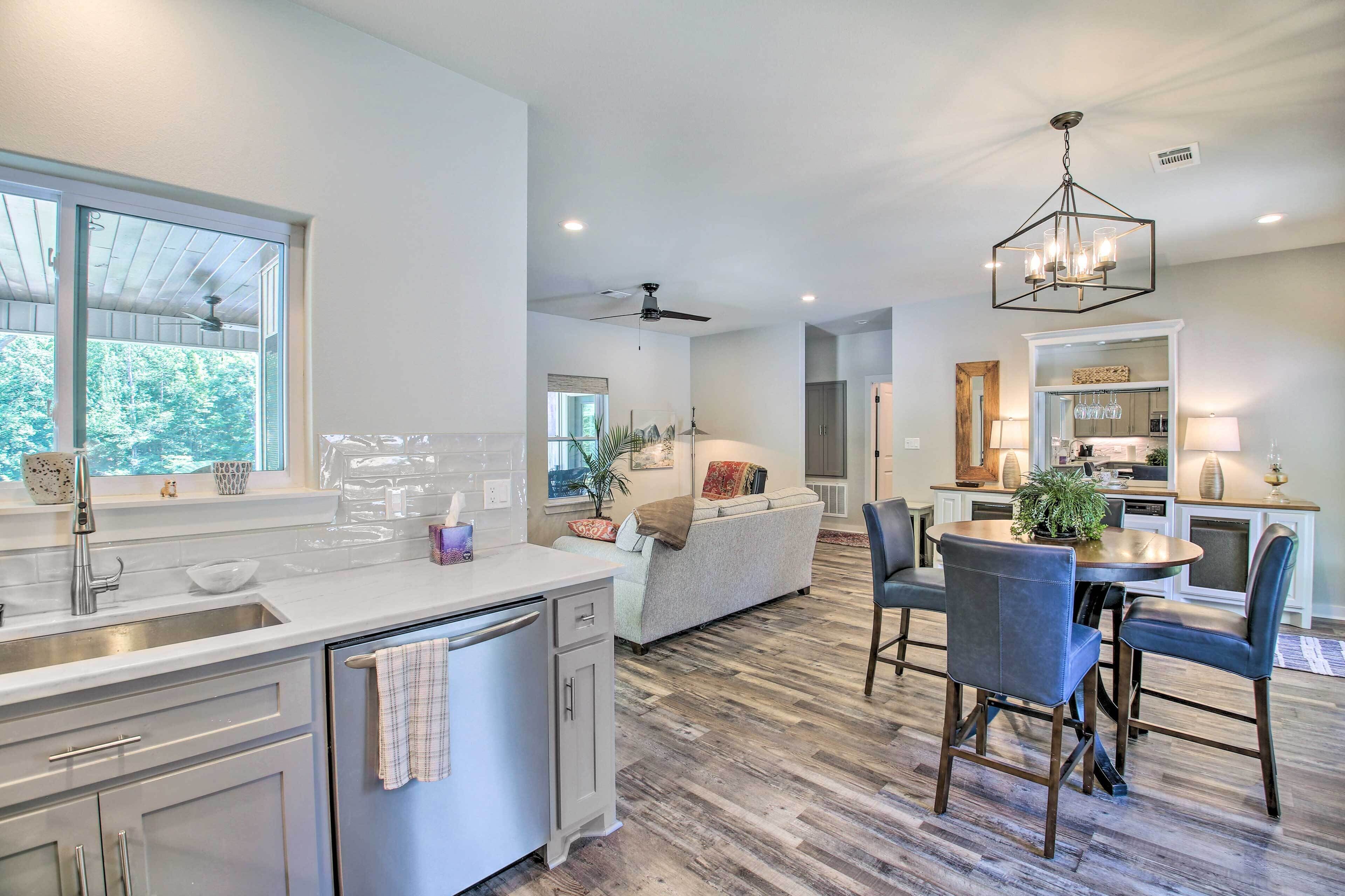 Lakefront Hot Springs Retreat w/ Deck & Grill