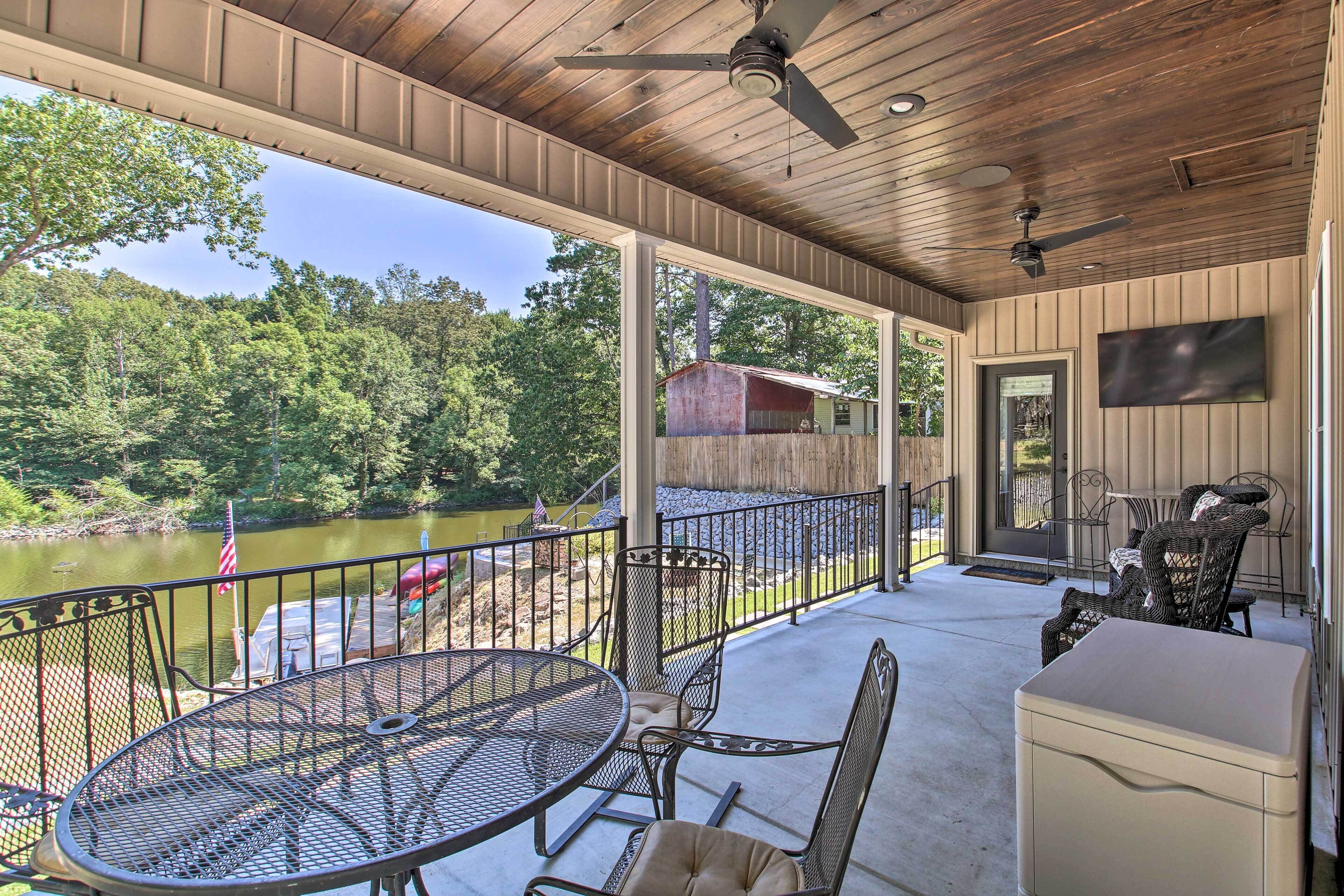 Lakefront Hot Springs Retreat w/ Deck & Grill