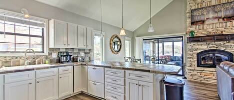 House (5 Bedrooms) | Interior