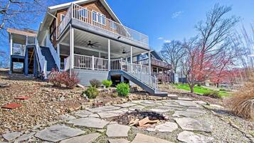 House (5 Bedrooms) | Interior