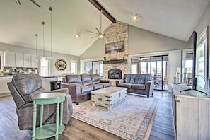 House (5 Bedrooms) | Interior