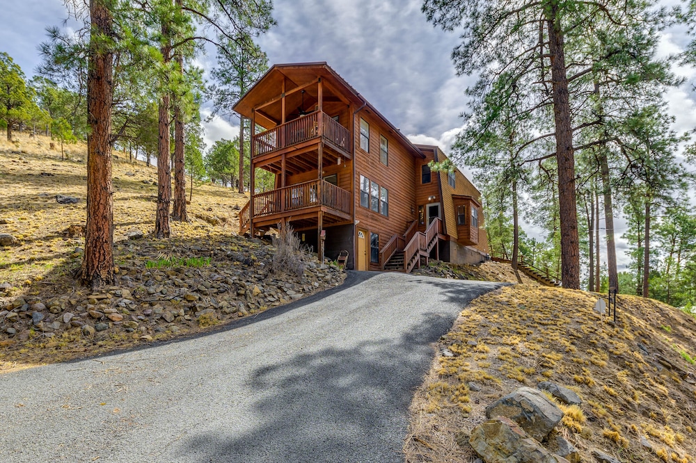 Serene & Spacious Ruidoso Cabin: Ski, Hike & Fish!