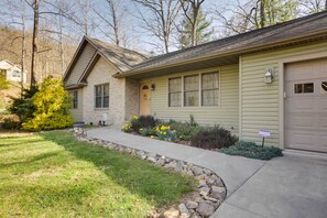 Exterior - Charming Massanutten Resort Home w/ Grill! (McGaheysville)