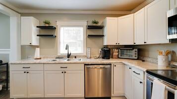 House (2 Bedrooms) | Interior