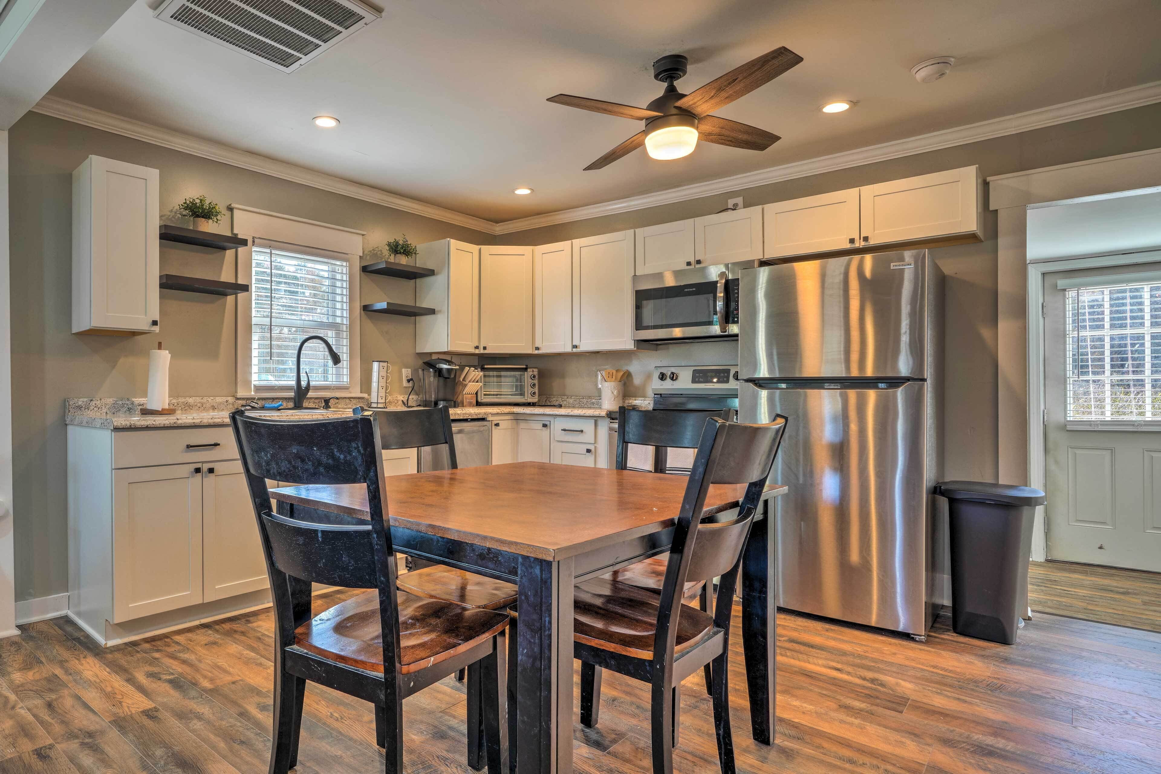 Cozy Blackstone Getaway < 2 Mi to Downtown!