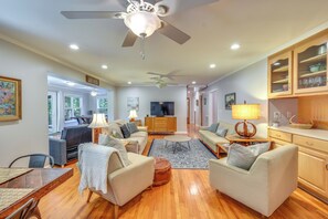 House (4 Bedrooms) | Interior - Spacious Lake Hartwell Home w/ Private Boat Dock! (Anderson)