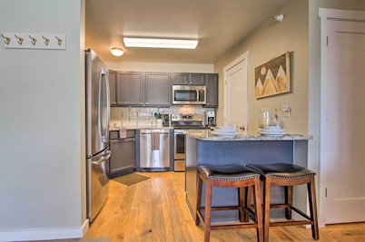 Cozy Montana Condo w/ Walk to Big Sky Resort!
