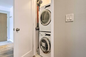 Apartment (2 Bedrooms) | Bahagian dalam