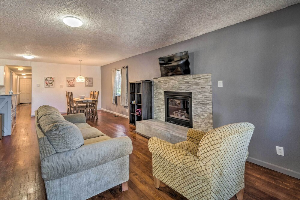 Ruidoso Cabin - Walk to Midtown Dining & Shops!