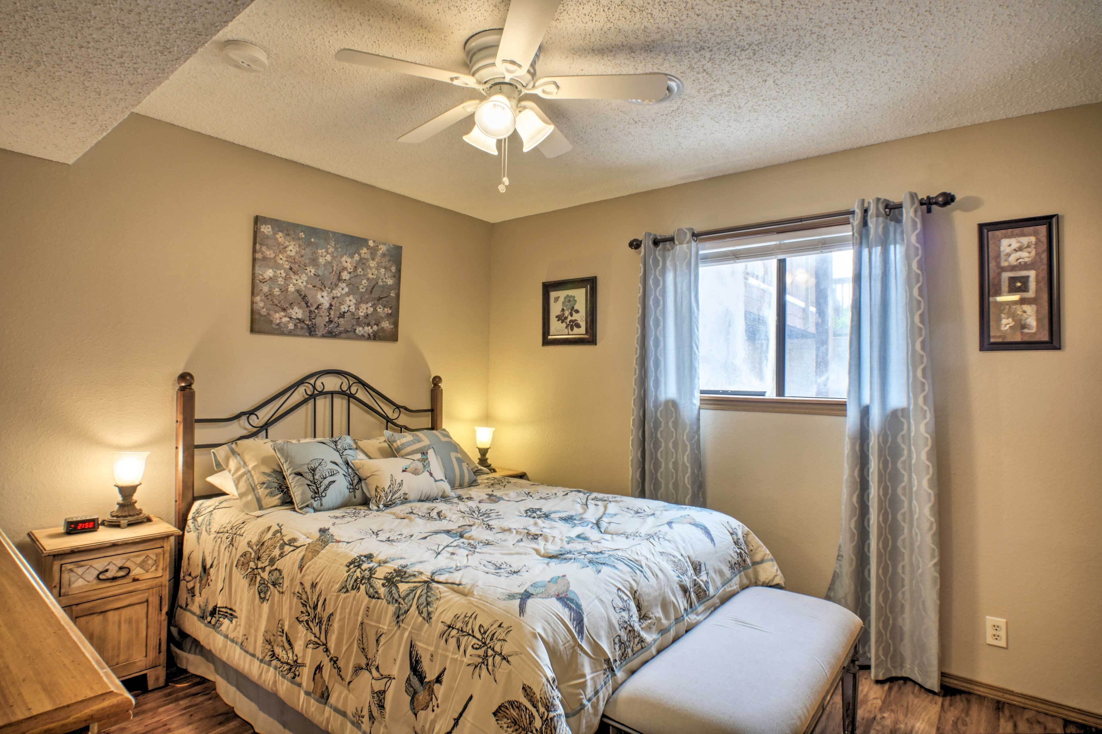 Family Getaway - 1 Mile to Silver Dollar City!