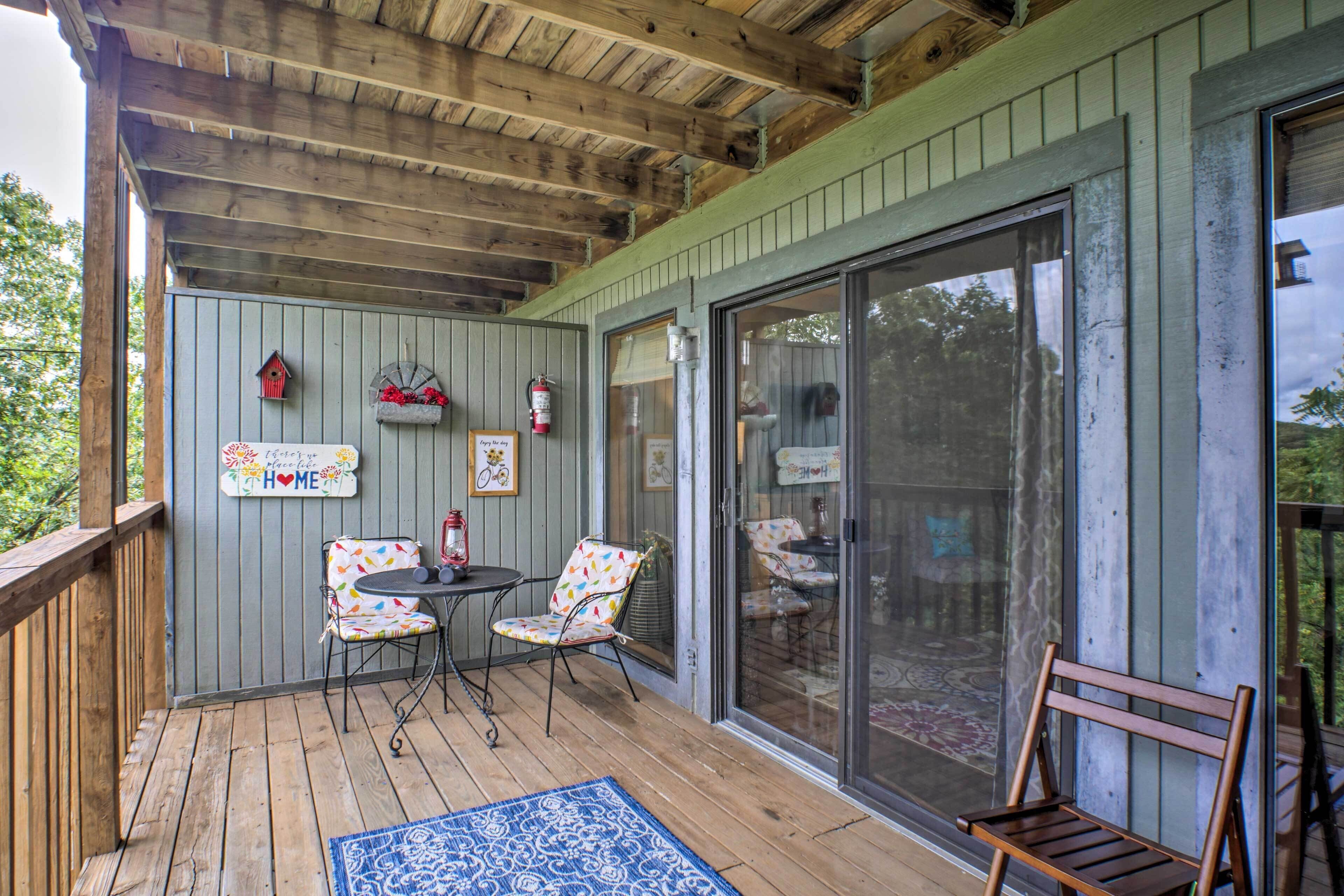 Family Getaway - 1 Mile to Silver Dollar City!