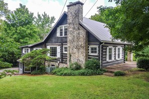 House (4 Bedrooms) | Front of property