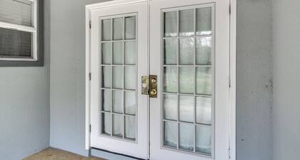 Gulfport Condo w/ Private Balcony - Walk to Beach!