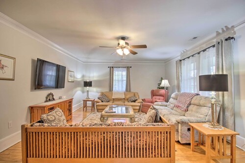 2 Mi to Lake Hartwell: Charming Southern Cottage