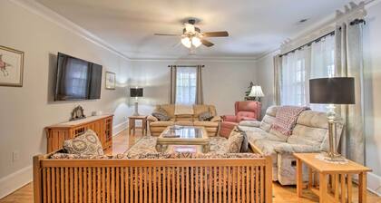 2 Mi to Lake Hartwell: Charming Southern Cottage