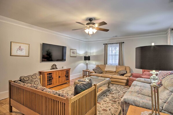 House (3 Bedrooms) | Interior