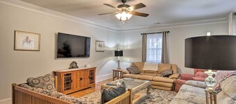 2 Mi to Lake Hartwell: Charming Southern Cottage