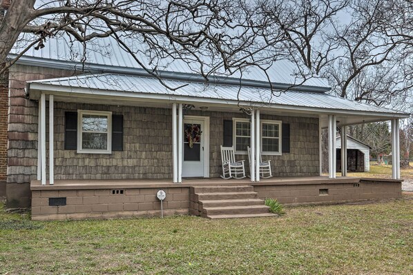 A two-story house with a covered porch, a front door, and a small front yard. - 2 Mi to Lake Hartwell: Charming Southern Cottage (Anderson)