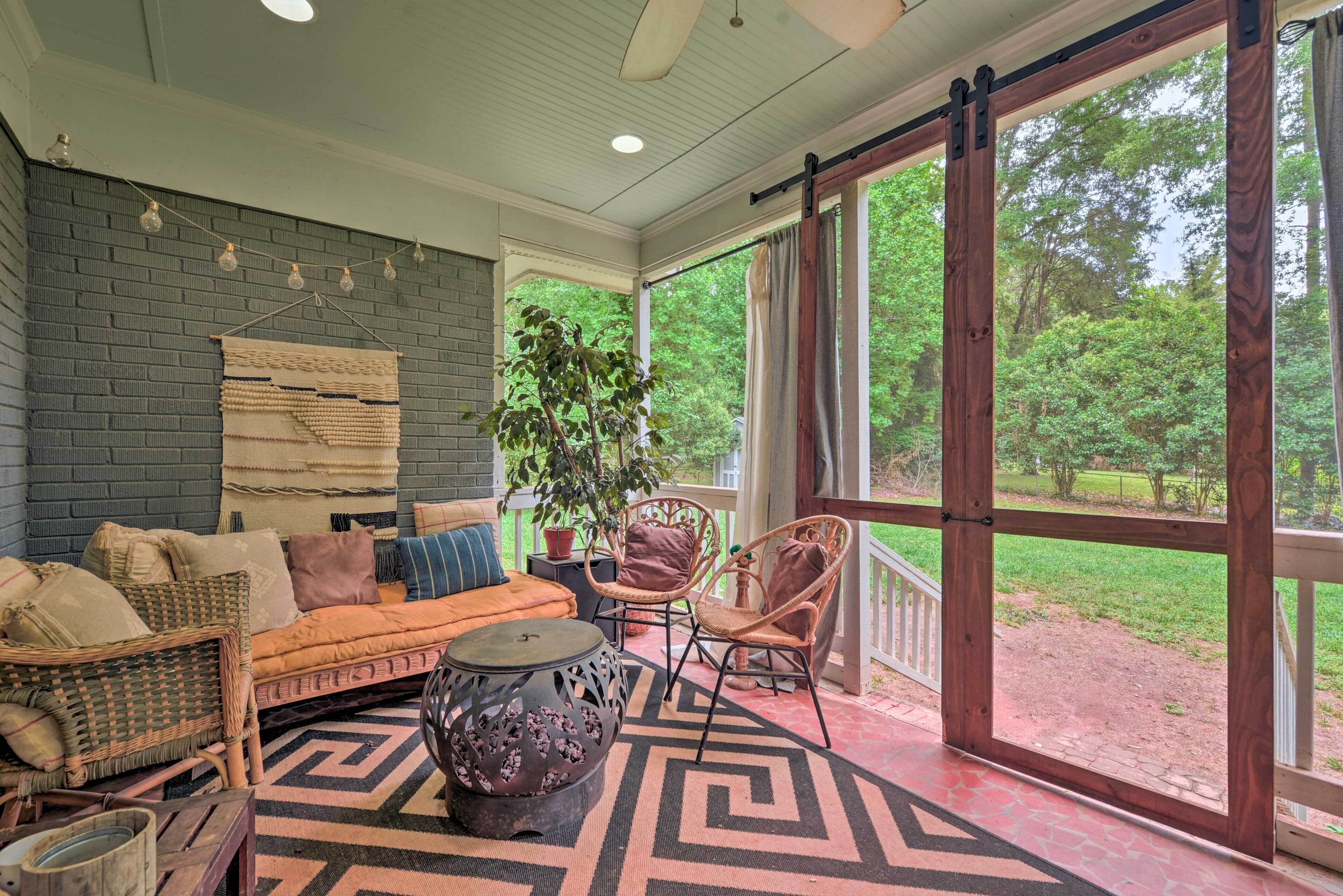 Charming Charlotte Cottage on a Half Acre!