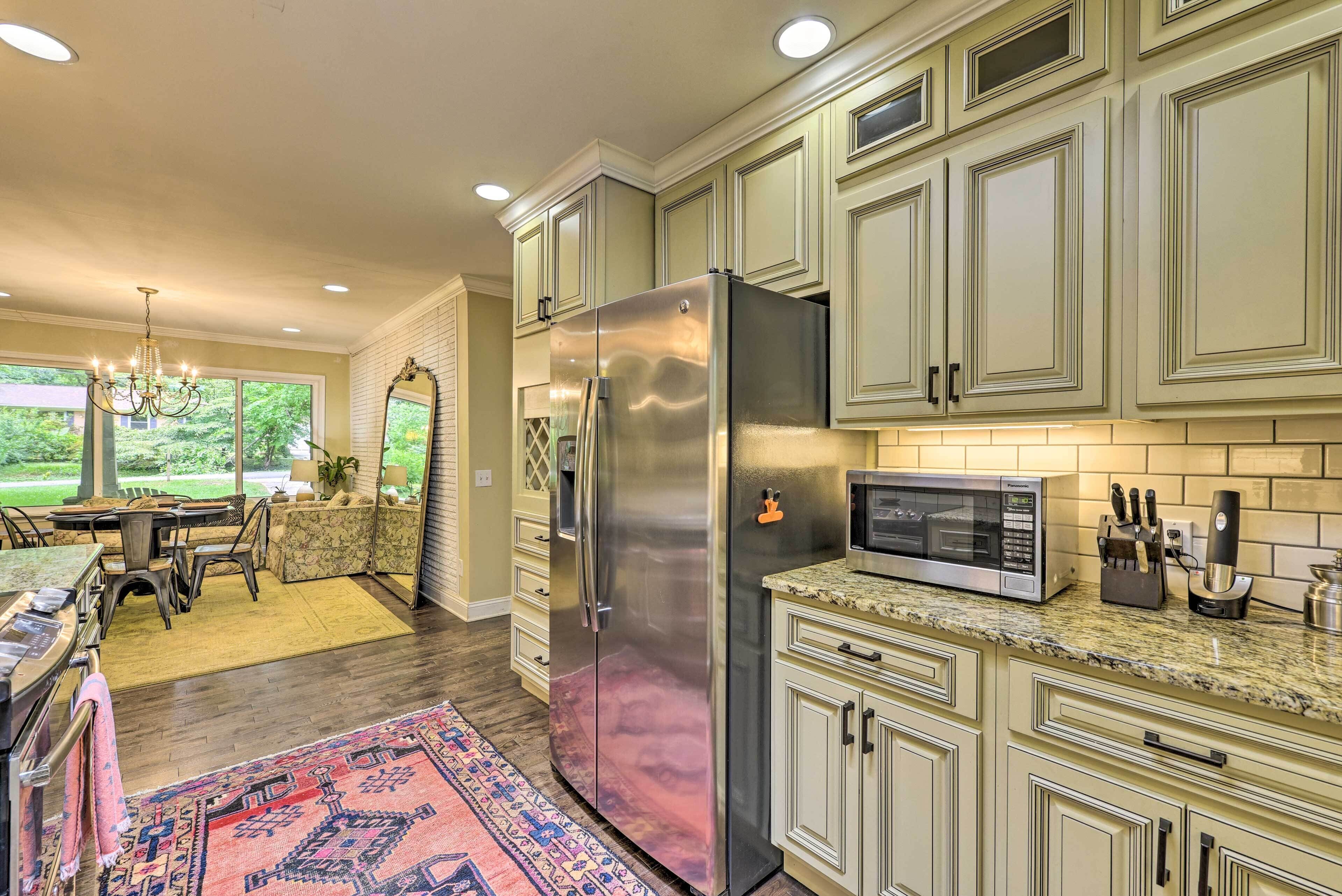 Charming Charlotte Cottage on a Half Acre!