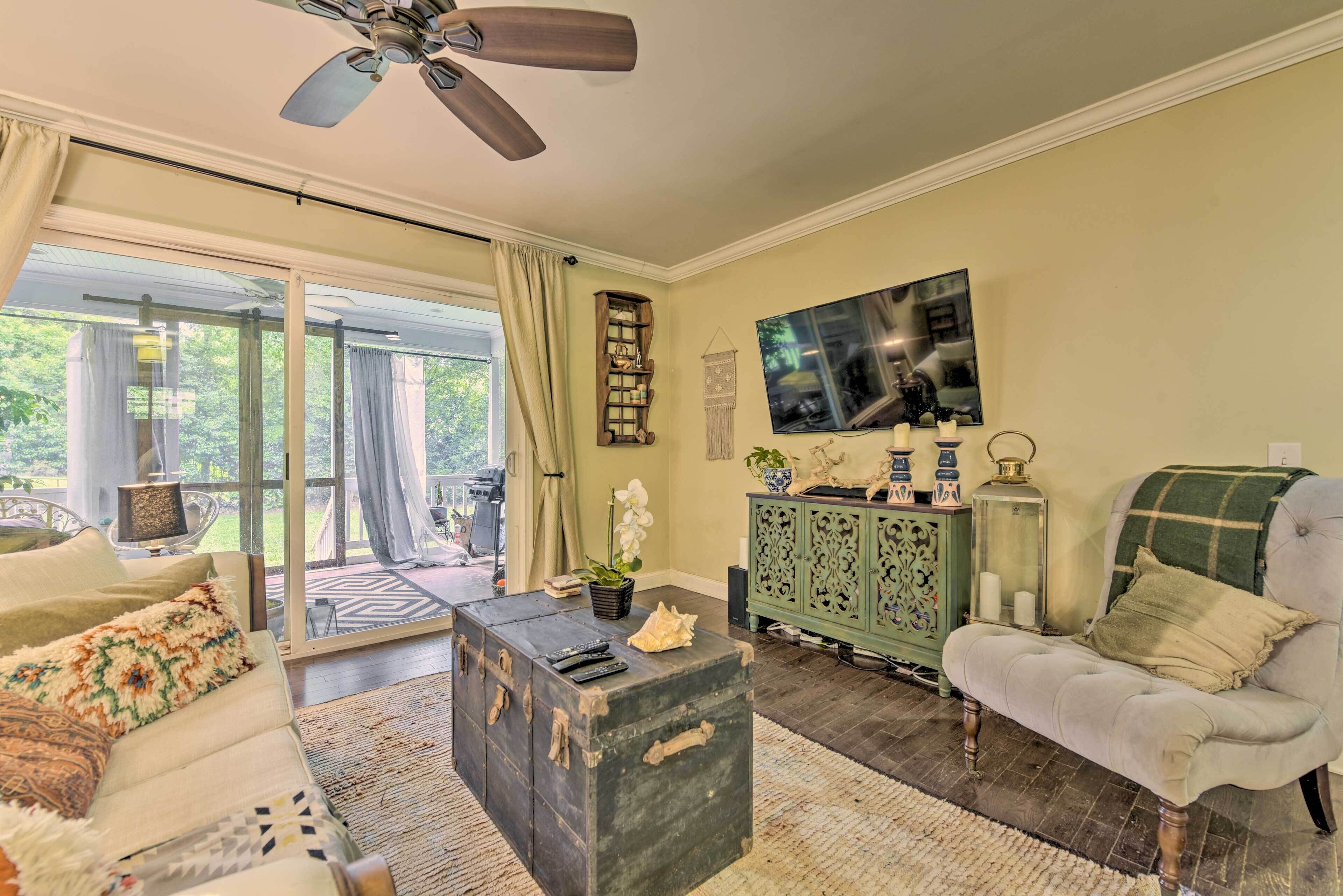 Charming Charlotte Cottage on a Half Acre!