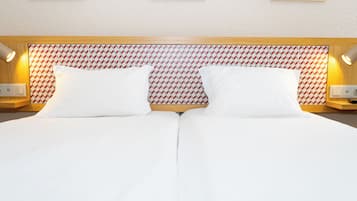 Standard Twin Room | Desk, free WiFi, bed sheets