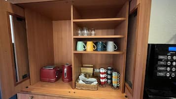 Daily continental breakfast (EUR 7.00 per person)
