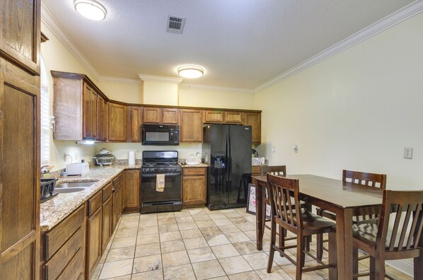 House (2 Bedrooms) | Interior