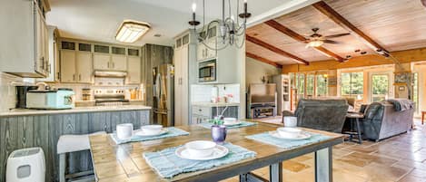 House (3 Bedrooms) | Interior