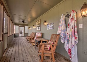 Interior - White River Getaway w/ Fire Pit & Trout Fishing! (Mountain View)