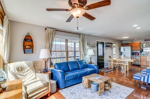 TV, DVD player, books - 'hickeys Hideaway' - Walk to Lake, Near Somerset (Nancy)