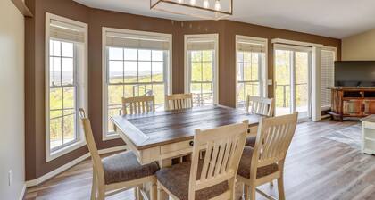 Charming Edgemont Home w/ Deck & Lake Views!